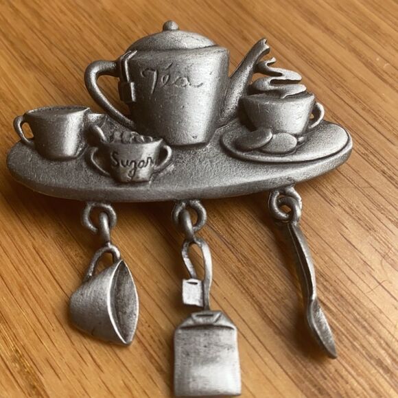Signed JJ Pewter Tea Time Pin - Picture 3 of 9